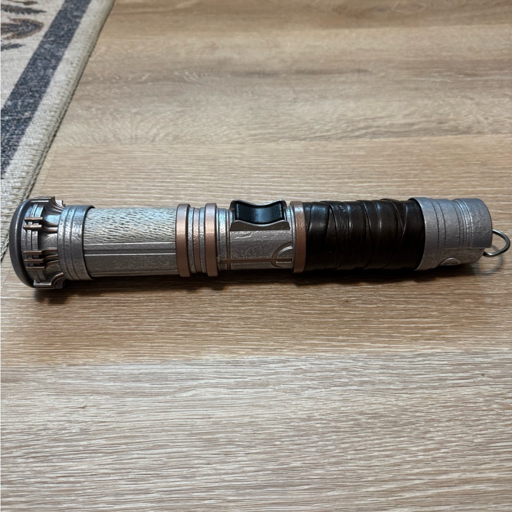 STARWARS GALAXY’S EDGE SAVI’S WORKSHOP ELEMENTAL NATURE LIGHTSABER ORIGINAL